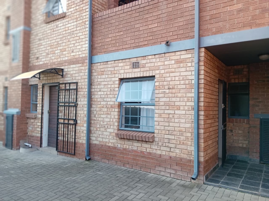 To Let 1 Bedroom Property for Rent in Noordwyk Gauteng