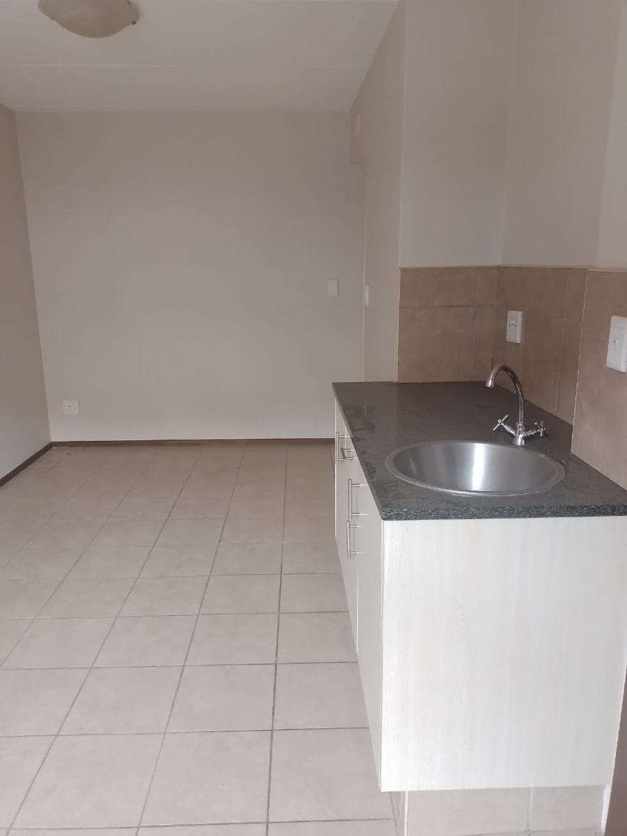 To Let 1 Bedroom Property for Rent in Noordwyk Gauteng