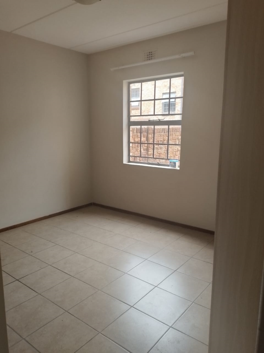To Let 1 Bedroom Property for Rent in Noordwyk Gauteng