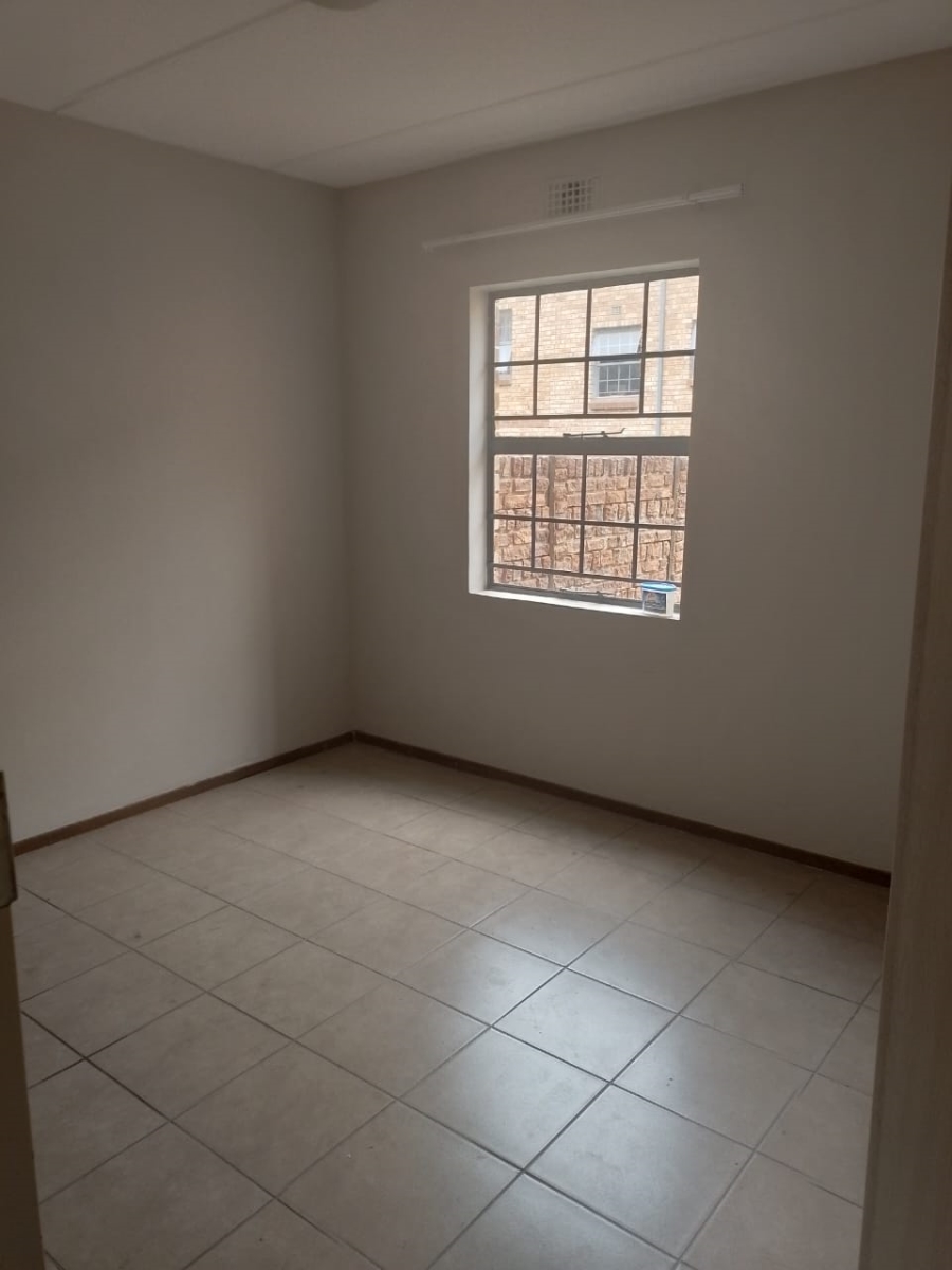 To Let 1 Bedroom Property for Rent in Noordwyk Gauteng