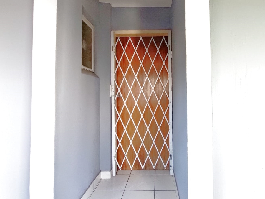 2 Bedroom Property for Sale in Weltevreden Park Gauteng