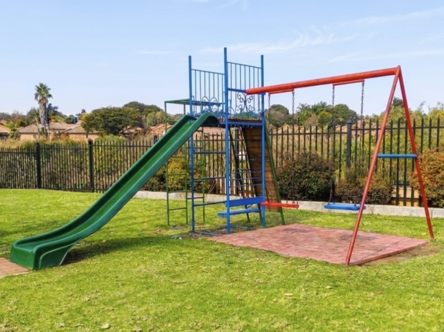 2 Bedroom Property for Sale in Weltevreden Park Gauteng