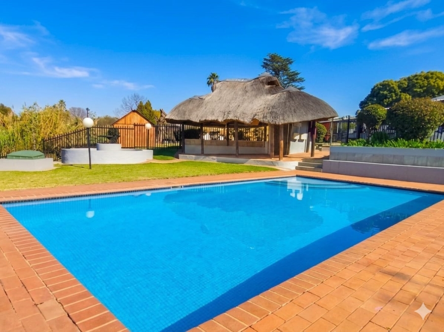 2 Bedroom Property for Sale in Weltevreden Park Gauteng