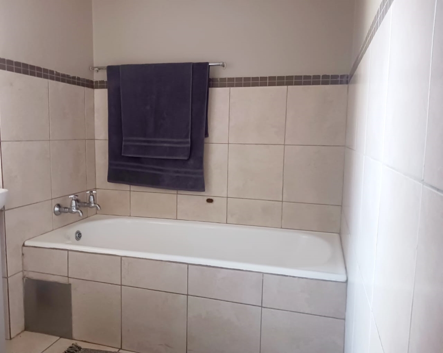 1 Bedroom Property for Sale in Windsor East Gauteng