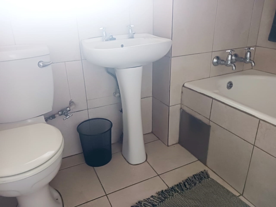1 Bedroom Property for Sale in Windsor East Gauteng