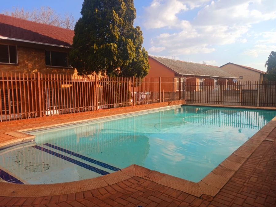 2 Bedroom Property for Sale in Windsor East Gauteng