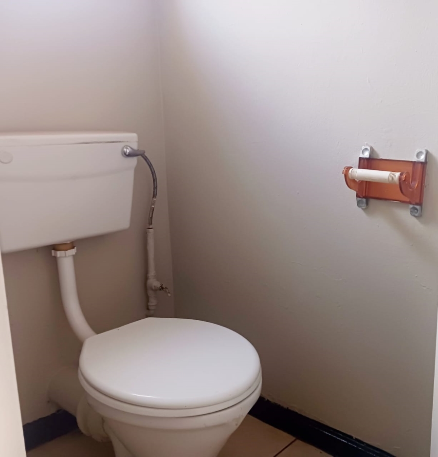 2 Bedroom Property for Sale in Windsor East Gauteng