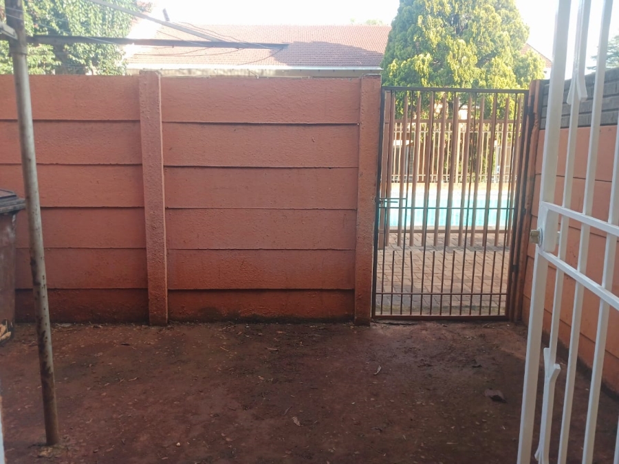 2 Bedroom Property for Sale in Windsor East Gauteng