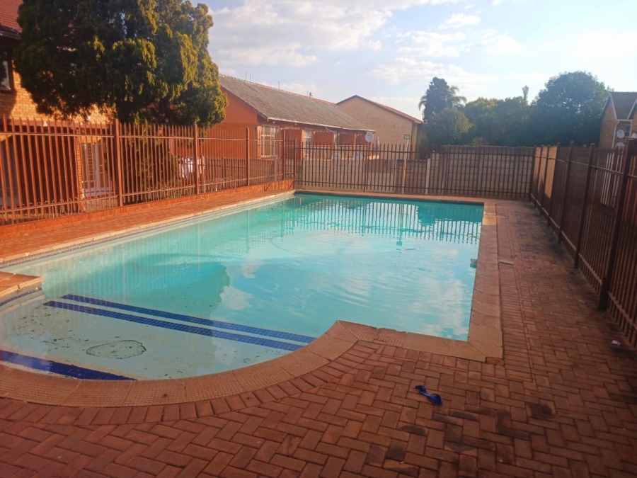 2 Bedroom Property for Sale in Windsor East Gauteng
