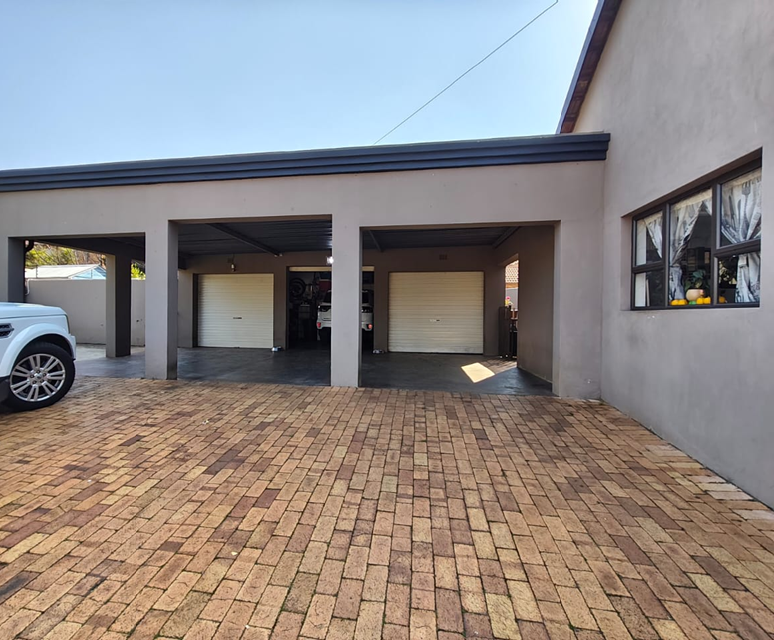 3 Bedroom Property for Sale in New Redruth Gauteng