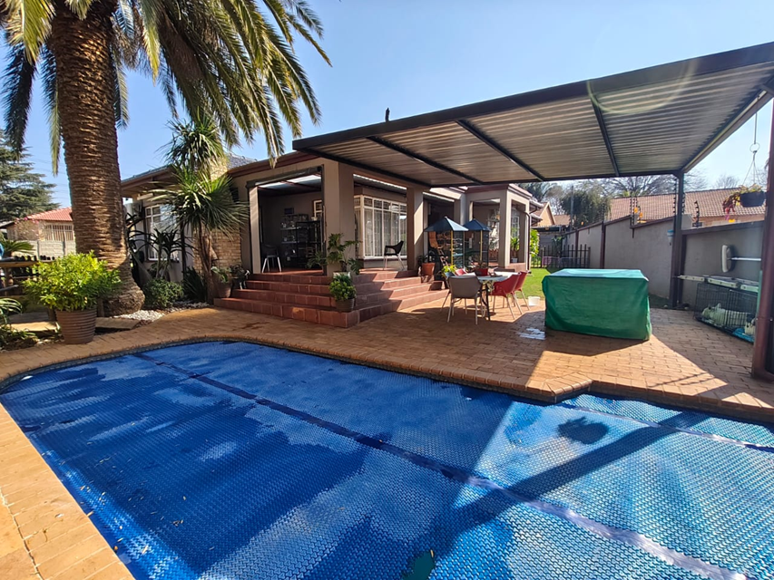 3 Bedroom Property for Sale in New Redruth Gauteng