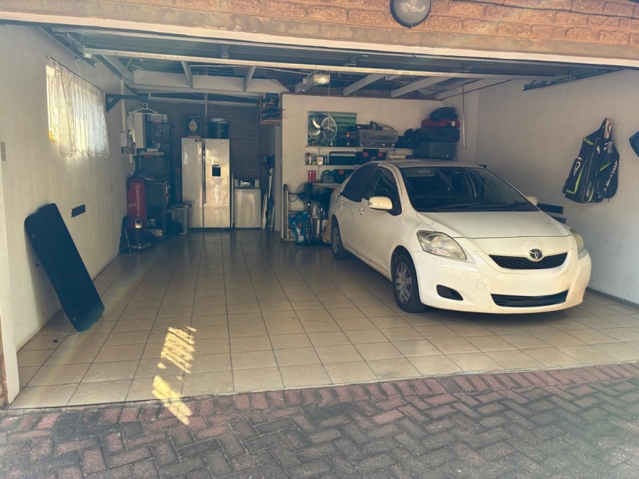 4 Bedroom Property for Sale in Moreleta Park Gauteng