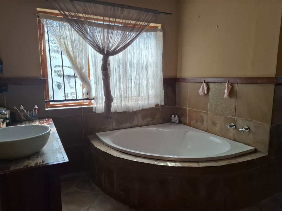 5 Bedroom Property for Sale in Benoni West Gauteng