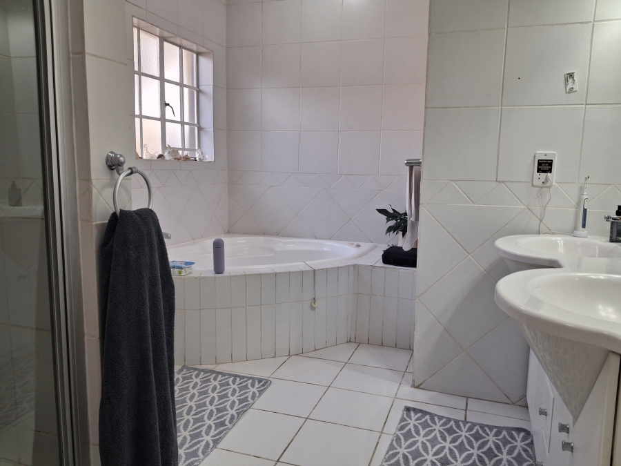 4 Bedroom Property for Sale in Eden Glen Gauteng