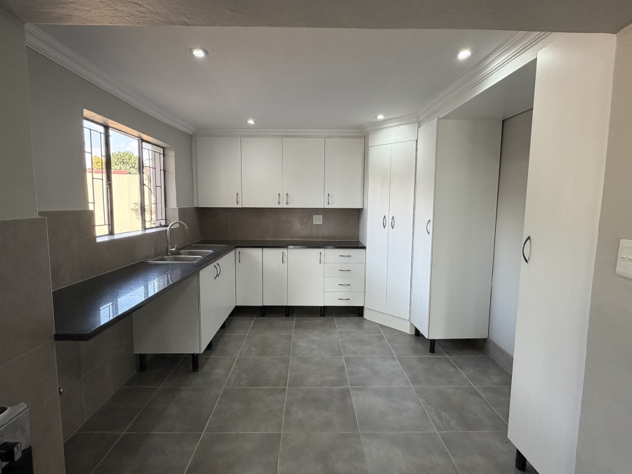 4 Bedroom Property for Sale in Garsfontein Gauteng