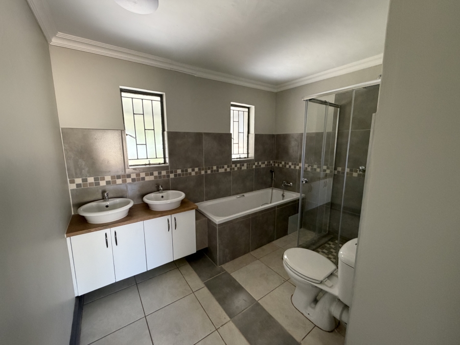 4 Bedroom Property for Sale in Garsfontein Gauteng