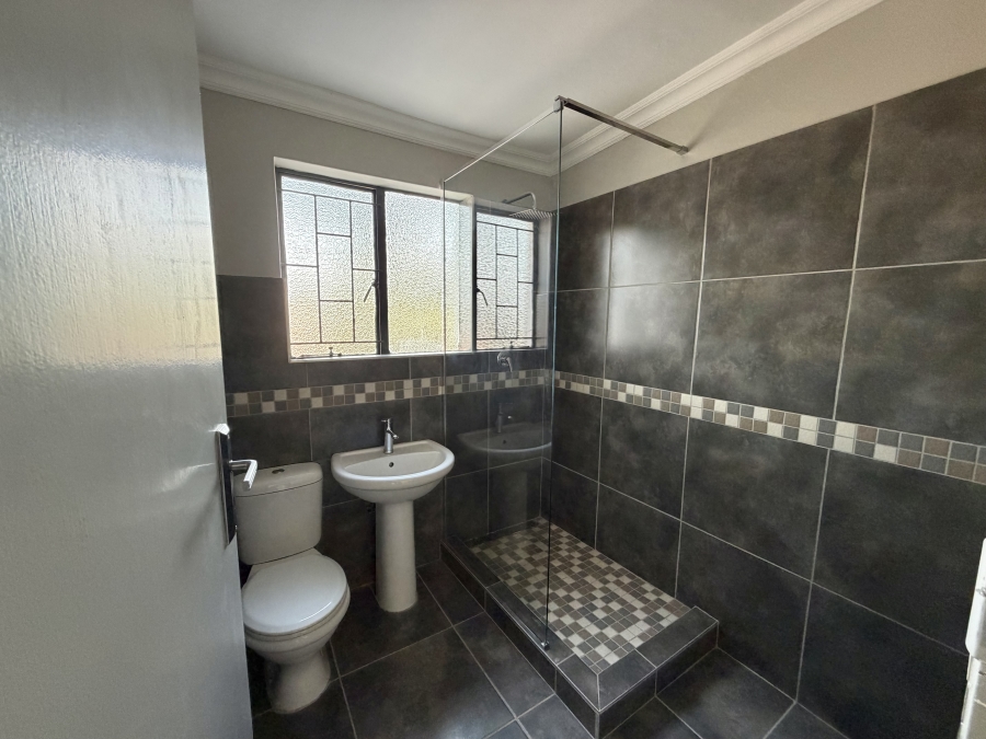 4 Bedroom Property for Sale in Garsfontein Gauteng