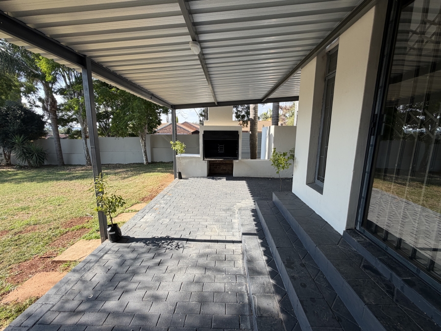 4 Bedroom Property for Sale in Garsfontein Gauteng
