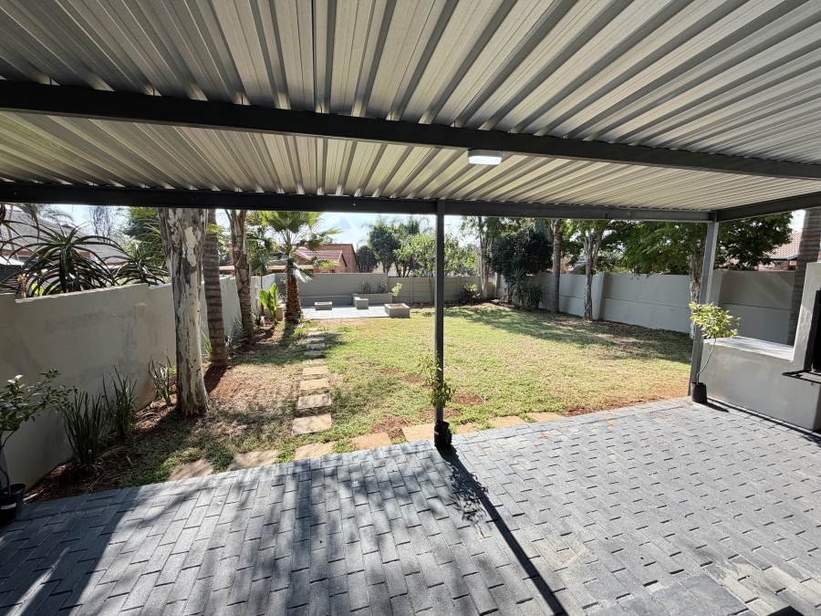 4 Bedroom Property for Sale in Garsfontein Gauteng