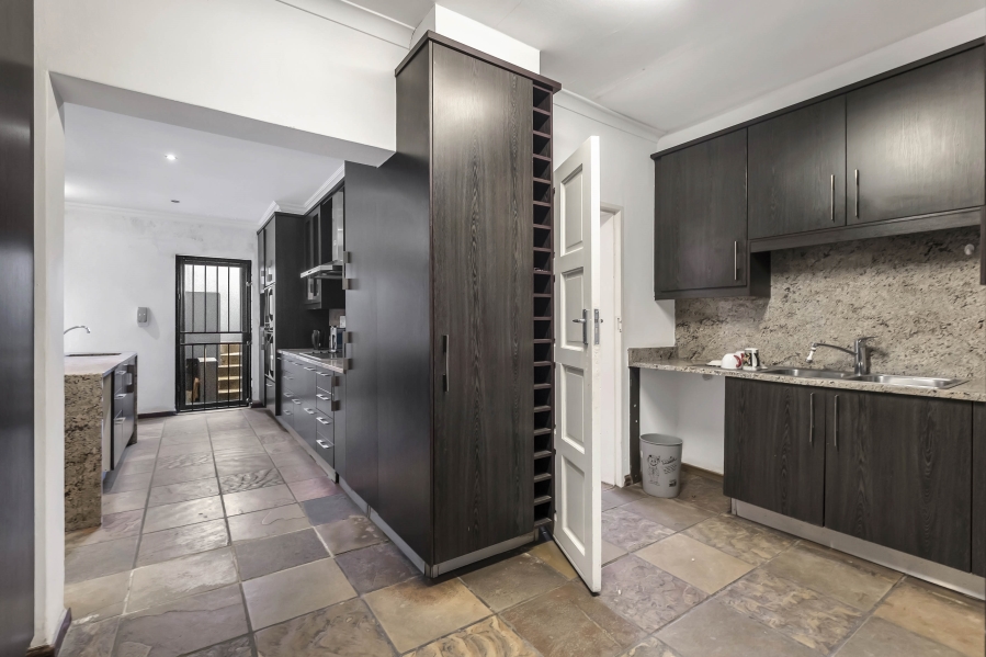8 Bedroom Property for Sale in Wendywood Gauteng
