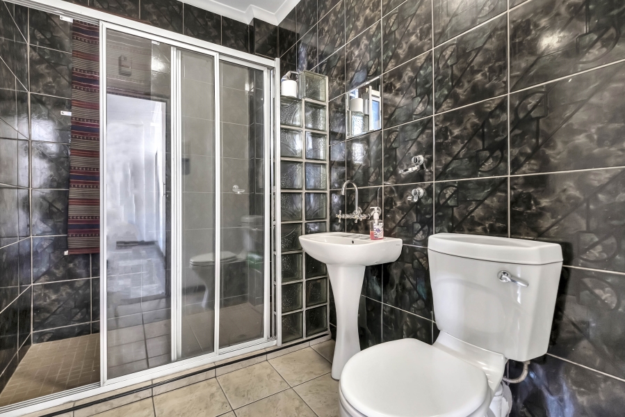 8 Bedroom Property for Sale in Wendywood Gauteng