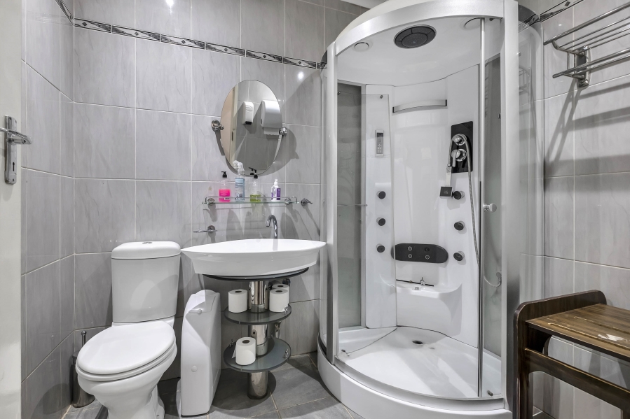 8 Bedroom Property for Sale in Wendywood Gauteng