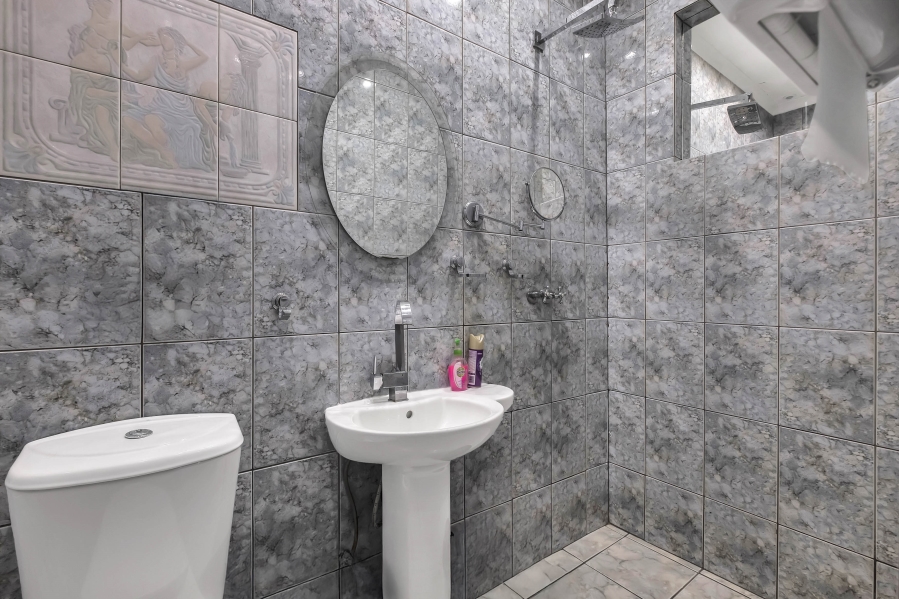 8 Bedroom Property for Sale in Wendywood Gauteng