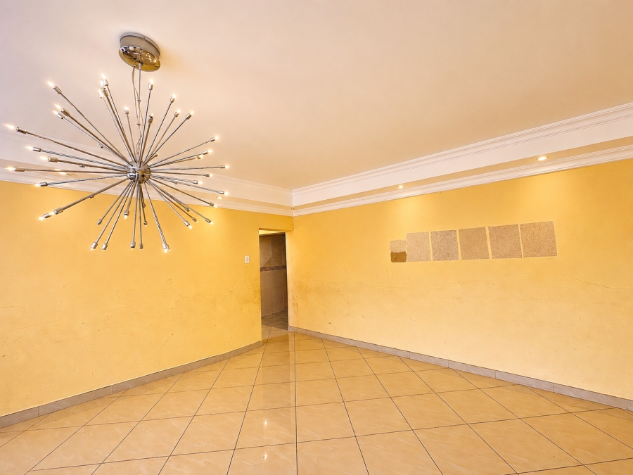 5 Bedroom Property for Sale in Heuwelsig Estate Gauteng