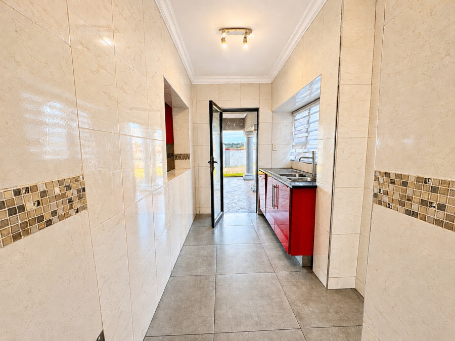 5 Bedroom Property for Sale in Heuwelsig Estate Gauteng