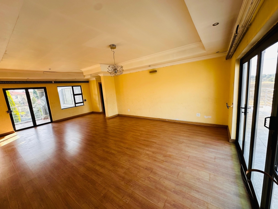 5 Bedroom Property for Sale in Heuwelsig Estate Gauteng