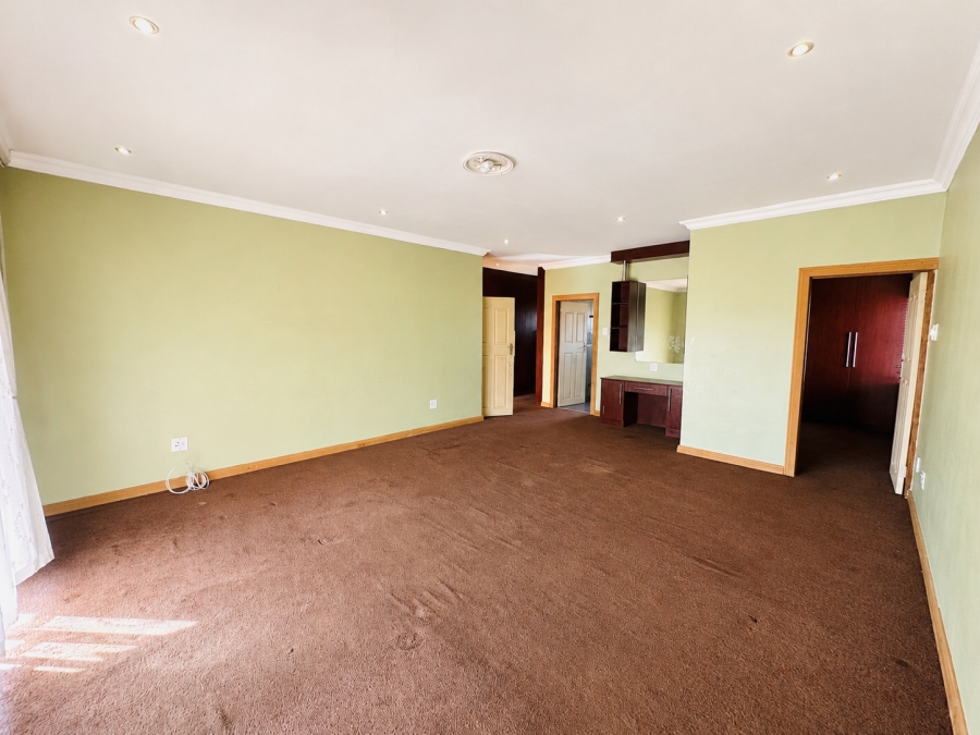 5 Bedroom Property for Sale in Heuwelsig Estate Gauteng
