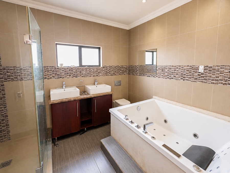 5 Bedroom Property for Sale in Heuwelsig Estate Gauteng