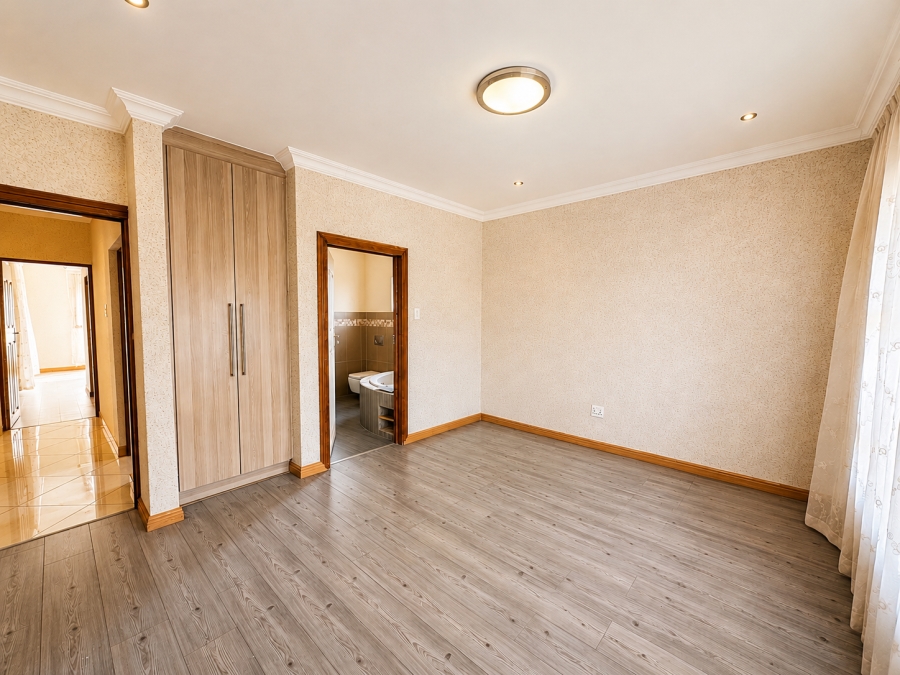 5 Bedroom Property for Sale in Heuwelsig Estate Gauteng