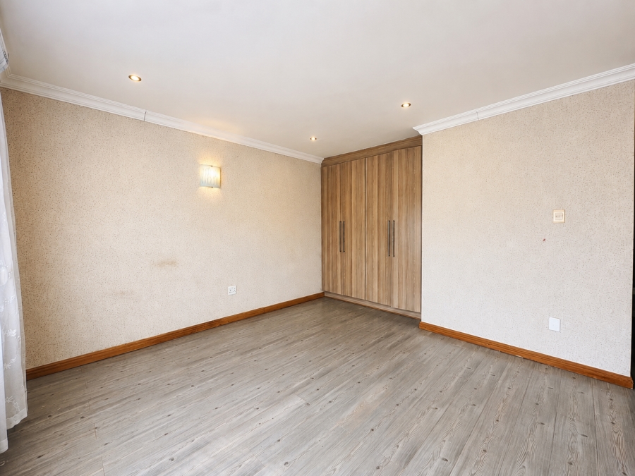 5 Bedroom Property for Sale in Heuwelsig Estate Gauteng