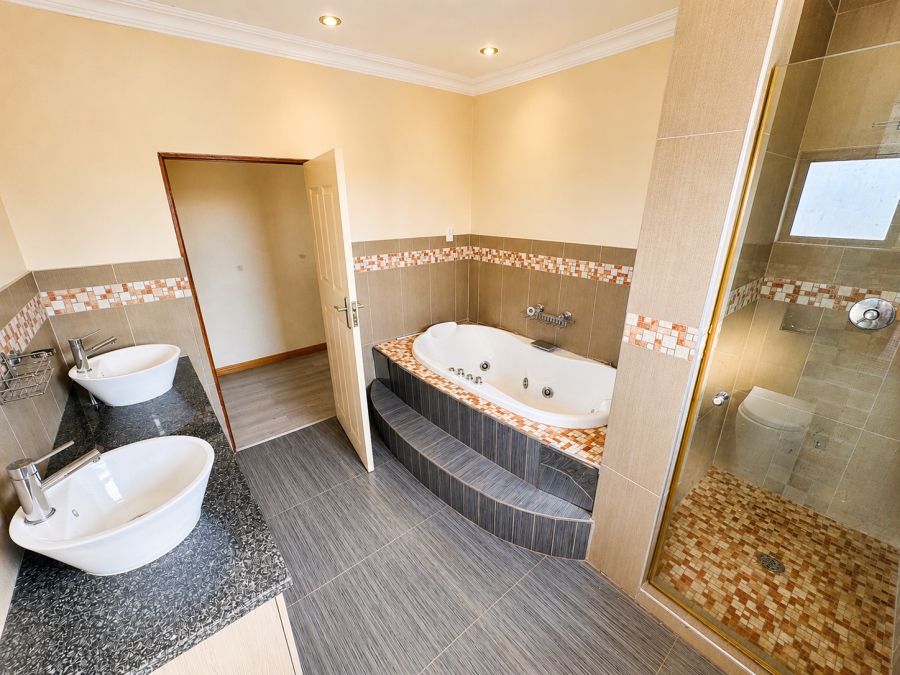 5 Bedroom Property for Sale in Heuwelsig Estate Gauteng