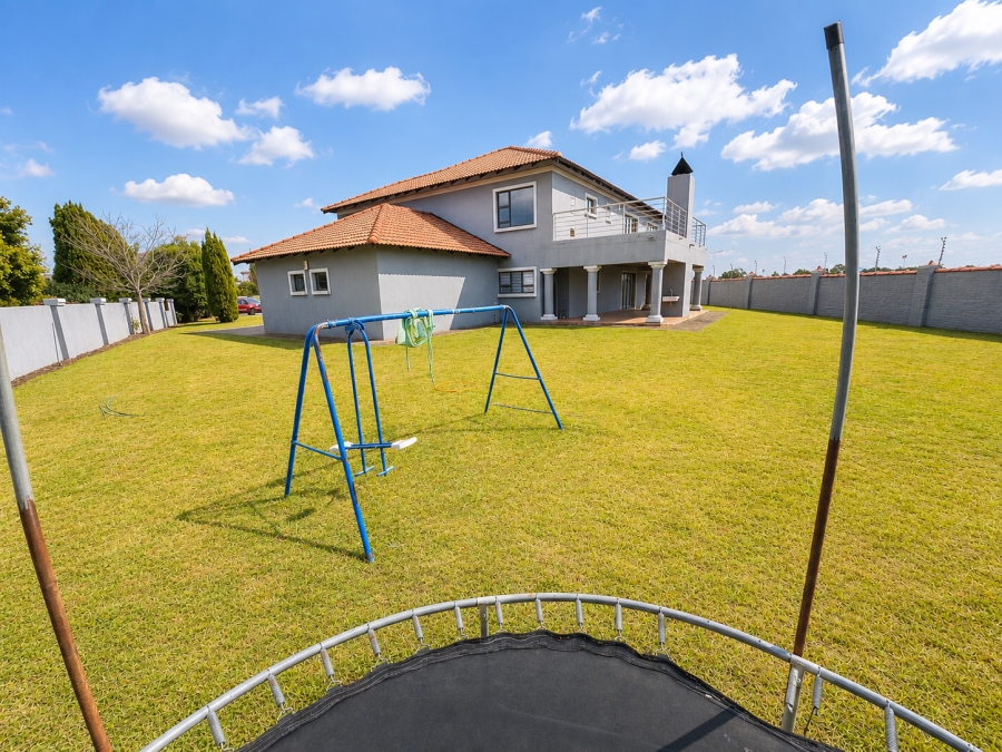 5 Bedroom Property for Sale in Heuwelsig Estate Gauteng