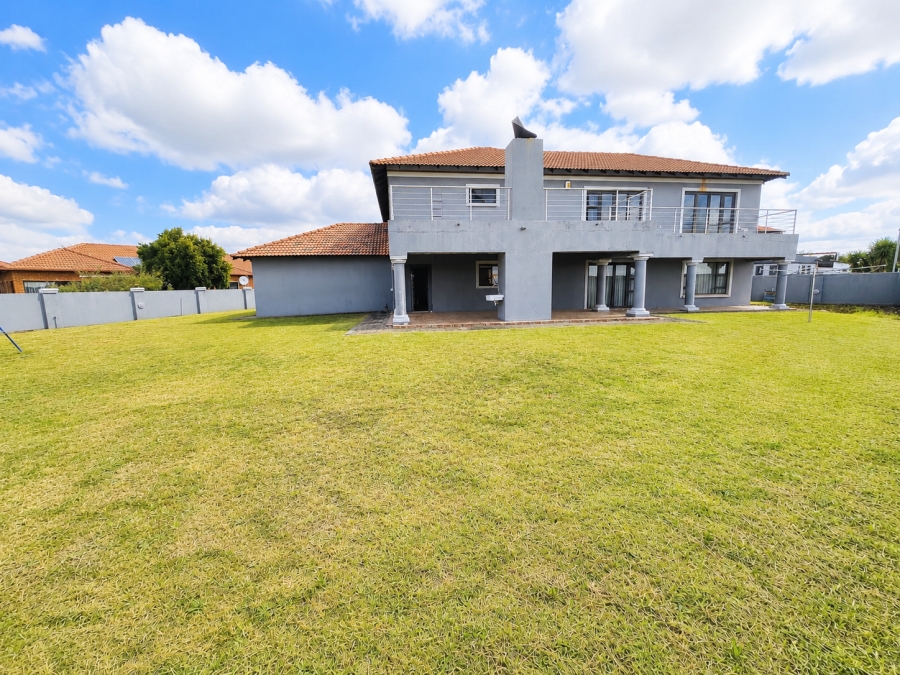 5 Bedroom Property for Sale in Heuwelsig Estate Gauteng