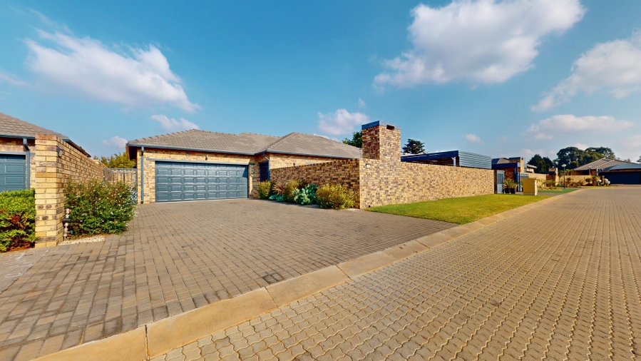 3 Bedroom Property for Sale in Dayanglen Gauteng
