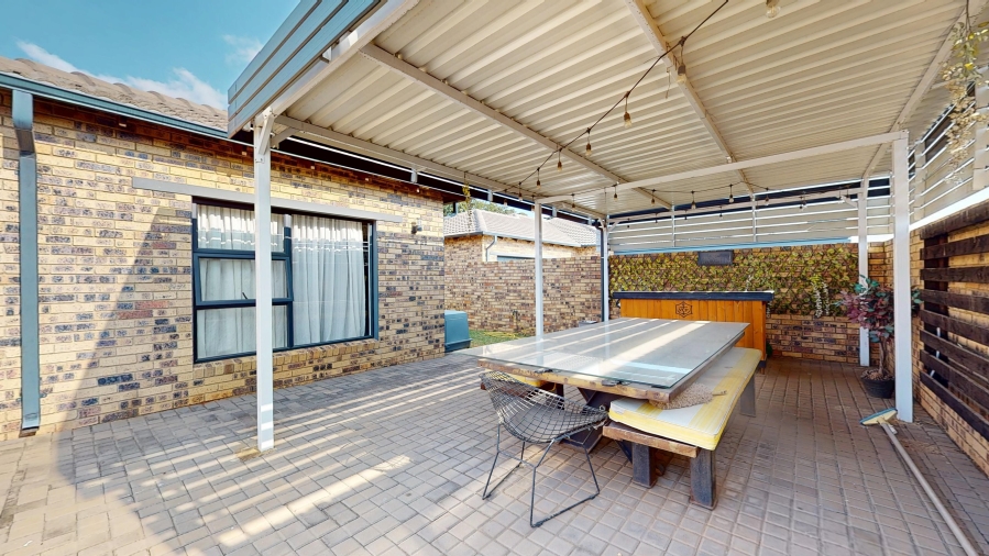3 Bedroom Property for Sale in Dayanglen Gauteng