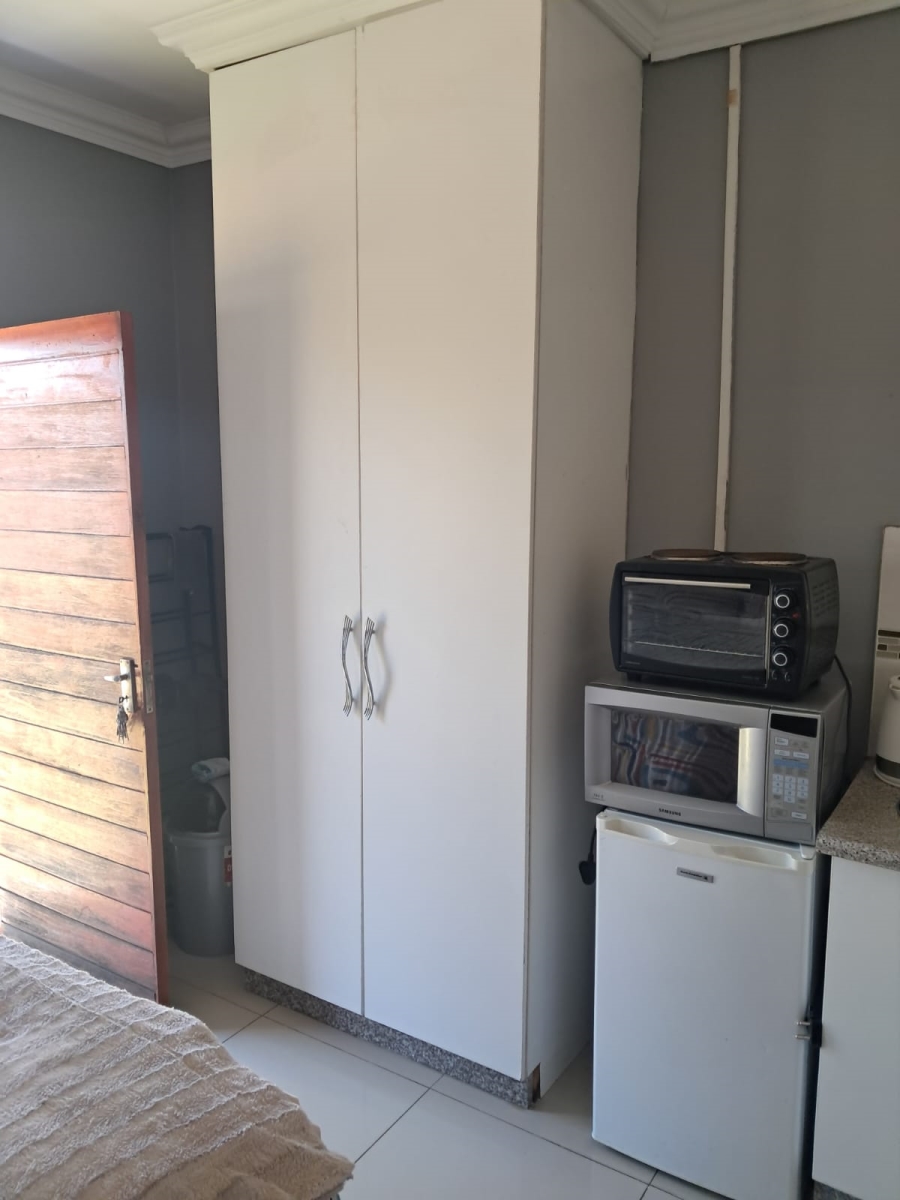 To Let 1 Bedroom Property for Rent in Mooikloof Gauteng