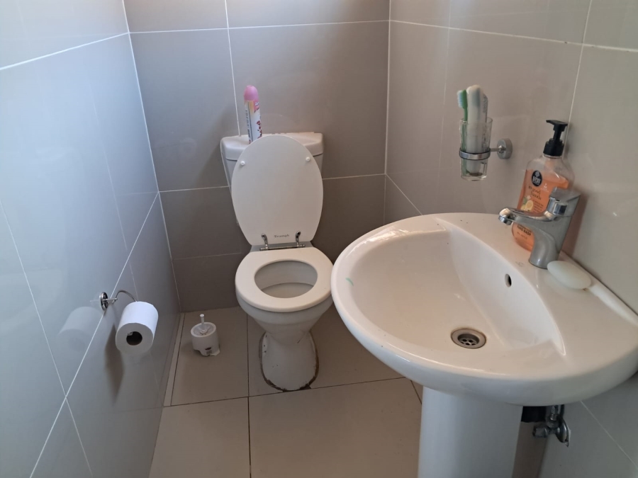 To Let 1 Bedroom Property for Rent in Mooikloof Gauteng