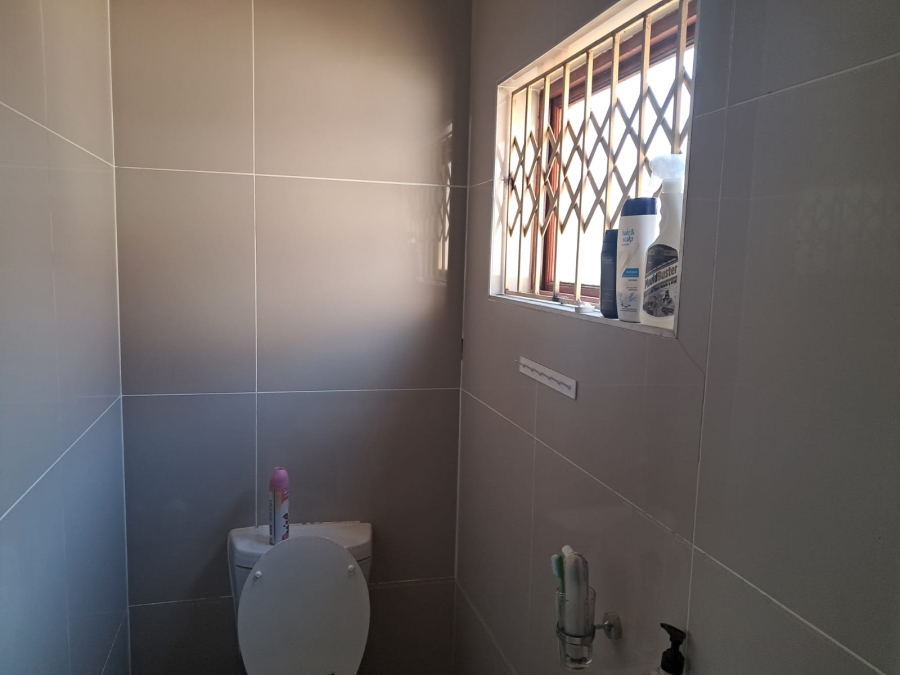 To Let 1 Bedroom Property for Rent in Mooikloof Gauteng