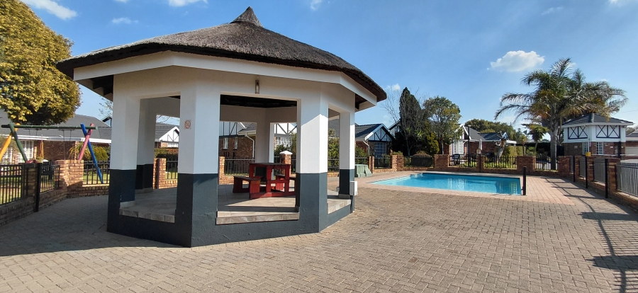 2 Bedroom Property for Sale in Beyers Park Gauteng