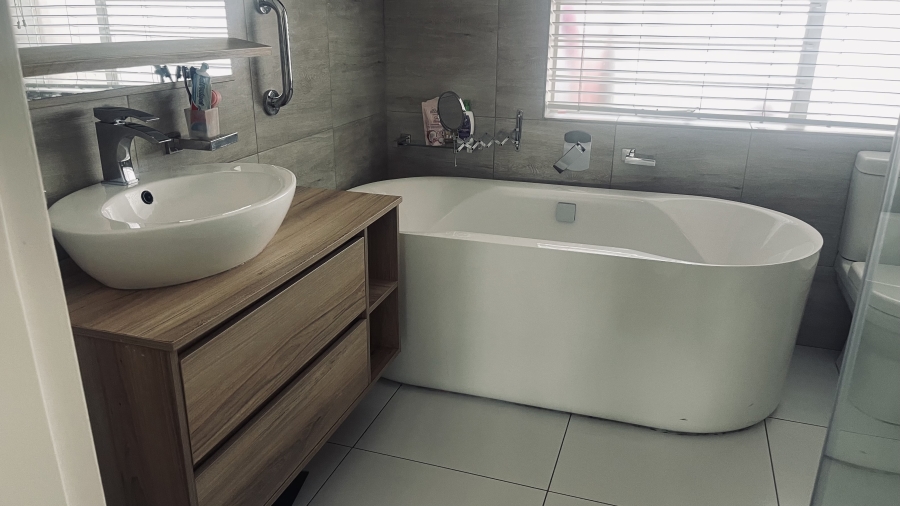 3 Bedroom Property for Sale in Buccleuch Gauteng