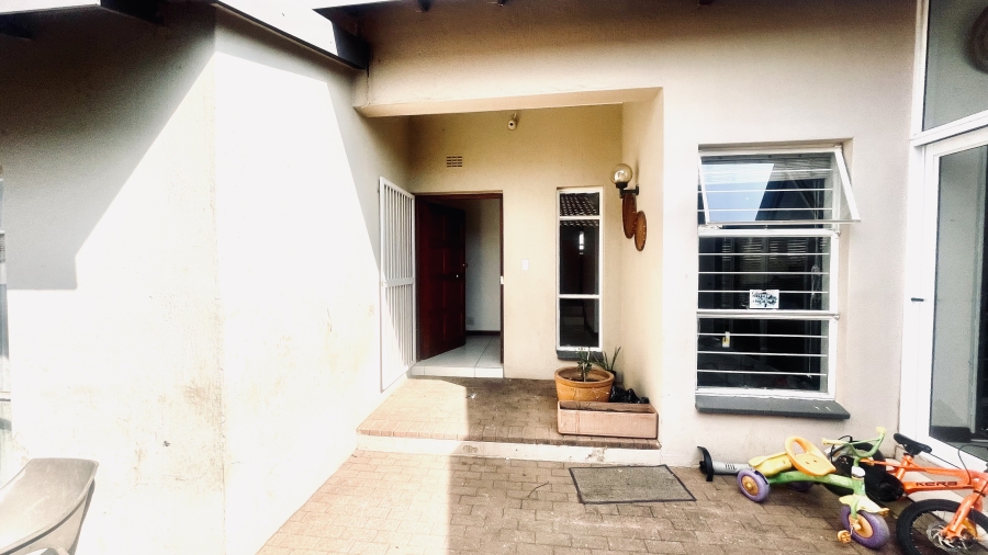 3 Bedroom Property for Sale in Buccleuch Gauteng