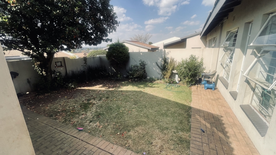 3 Bedroom Property for Sale in Buccleuch Gauteng