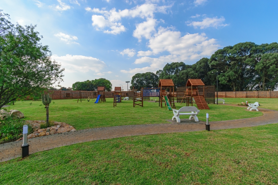 4 Bedroom Property for Sale in Dayanglen Gauteng