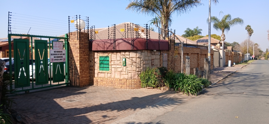 2 Bedroom Property for Sale in New Redruth Gauteng