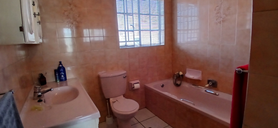 3 Bedroom Property for Sale in New Redruth Gauteng