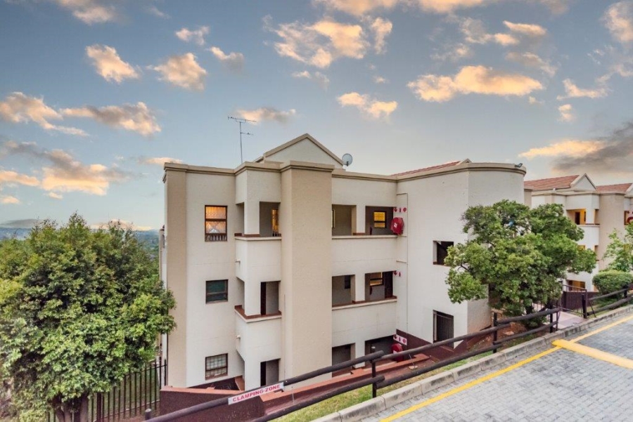 To Let 2 Bedroom Property for Rent in Constantia Kloof Gauteng